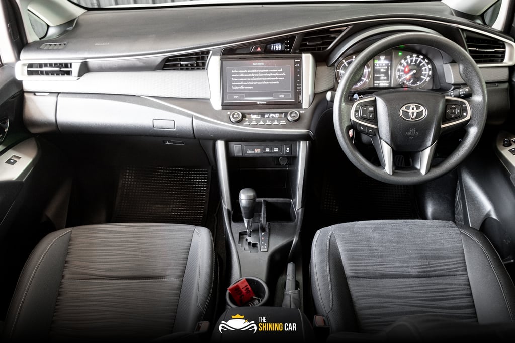 TOYOTA INNOVA CRYSTA 2.8 AT ปี 2021