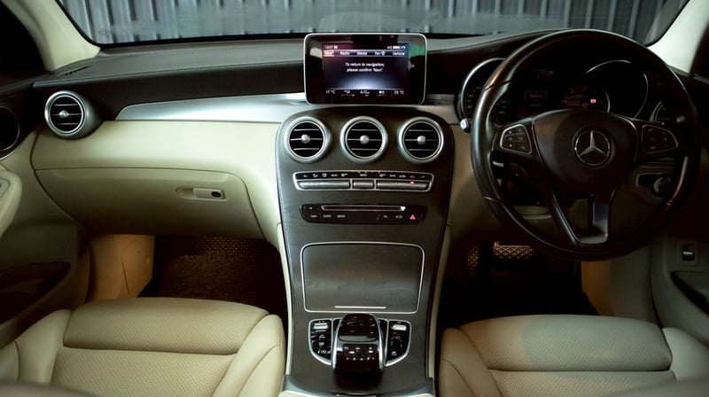 💎 Mercedes-Benz GLC 250d 4MATIC ปี 2017 | SUV หรู ขับเคลื่อน 4 ล้อ 💎 ⚡️ ดีไซน์สปอร์ต พร้อมสมรรถนะเหนือระดับ ⚡️