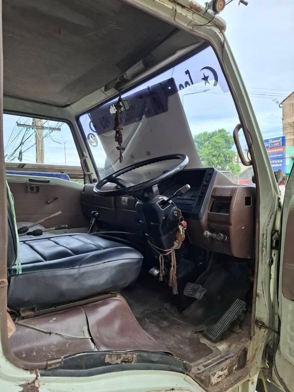 HINO Km777 117แรงม้า รถบรรทุก 6ล้อ ดั้มพ์ ปี1989 เลขไมล์น้อยกว่า 500,000 กม.