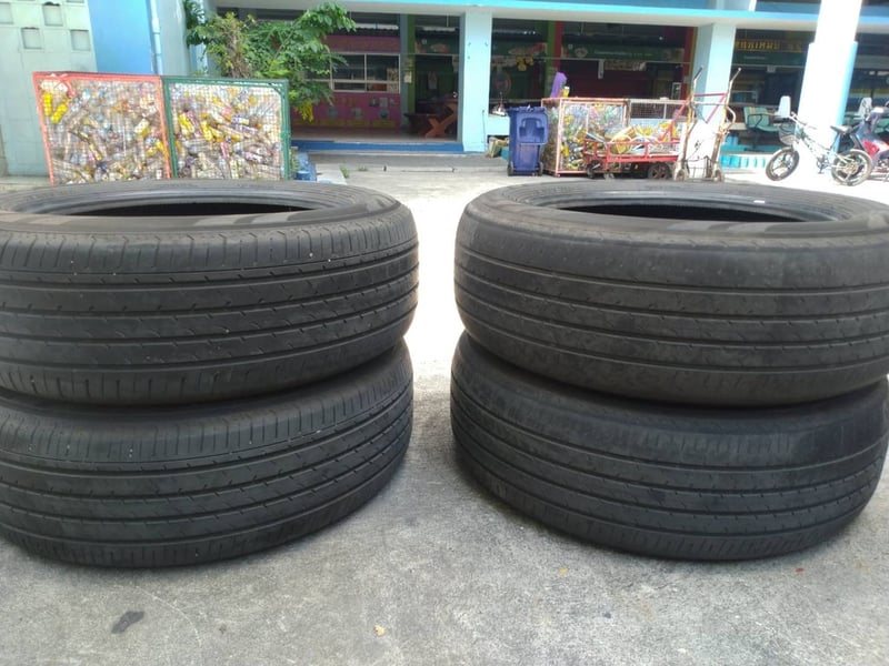 ยาง225 60 18 สภาพพอใช้ครับ