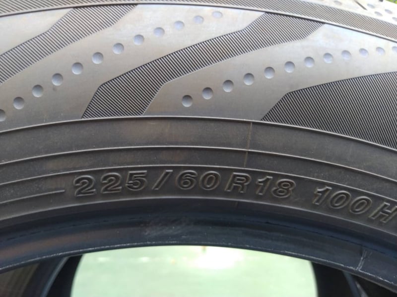 ยาง225 60 18 สภาพพอใช้ครับ