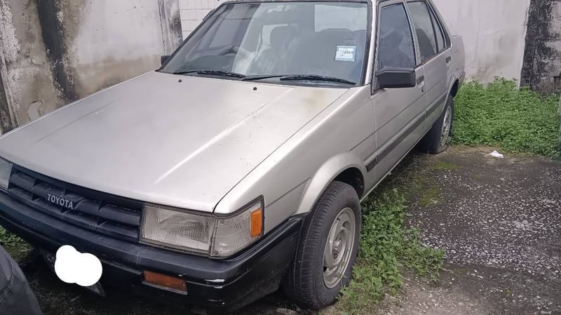 โคโรลล่าท้ายตัดครับ