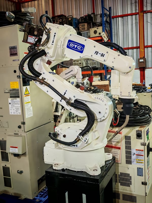 หุ่นยนต์เชื่อม OTC FD-B4 