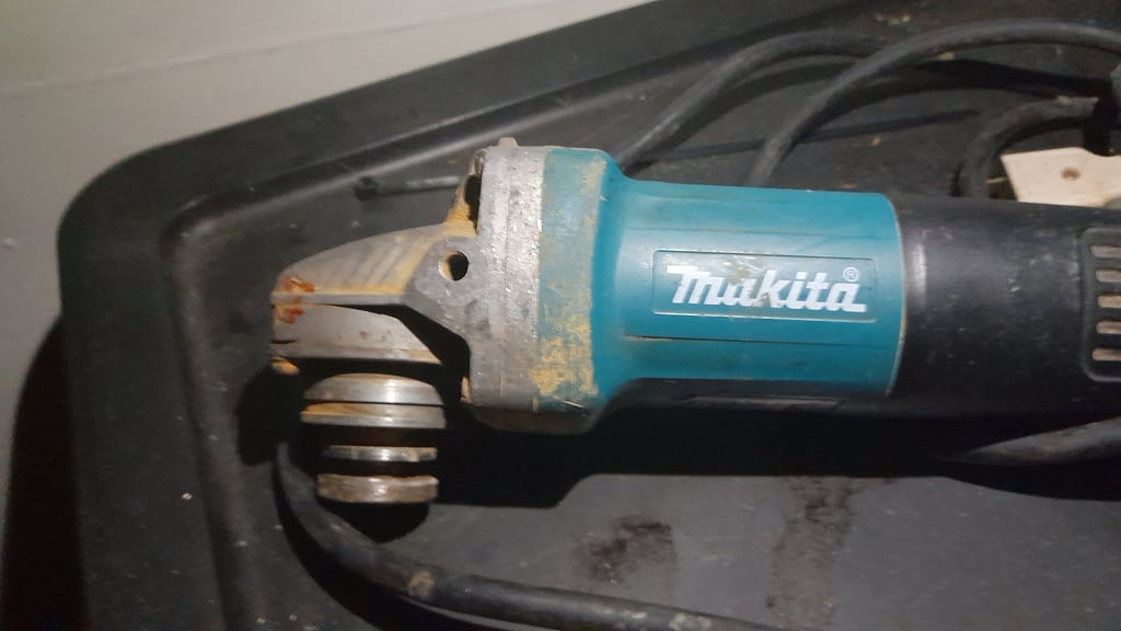 เครื่องเจียร Makita รุ่น 9553B เครื่องเจียร Makita รุ่น 9553B