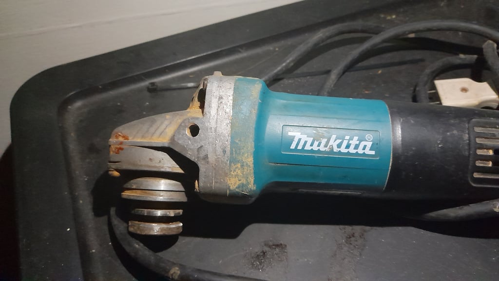 เครื่องเจียร Makita รุ่น 9553B เครื่องเจียร Makita รุ่น 9553B
