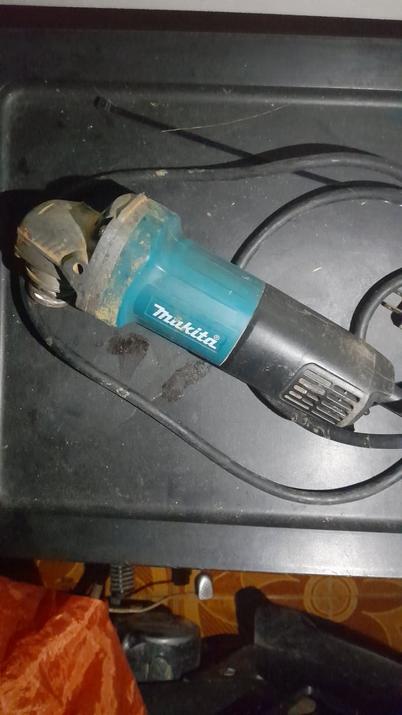 เครื่องเจียร Makita รุ่น 9553B