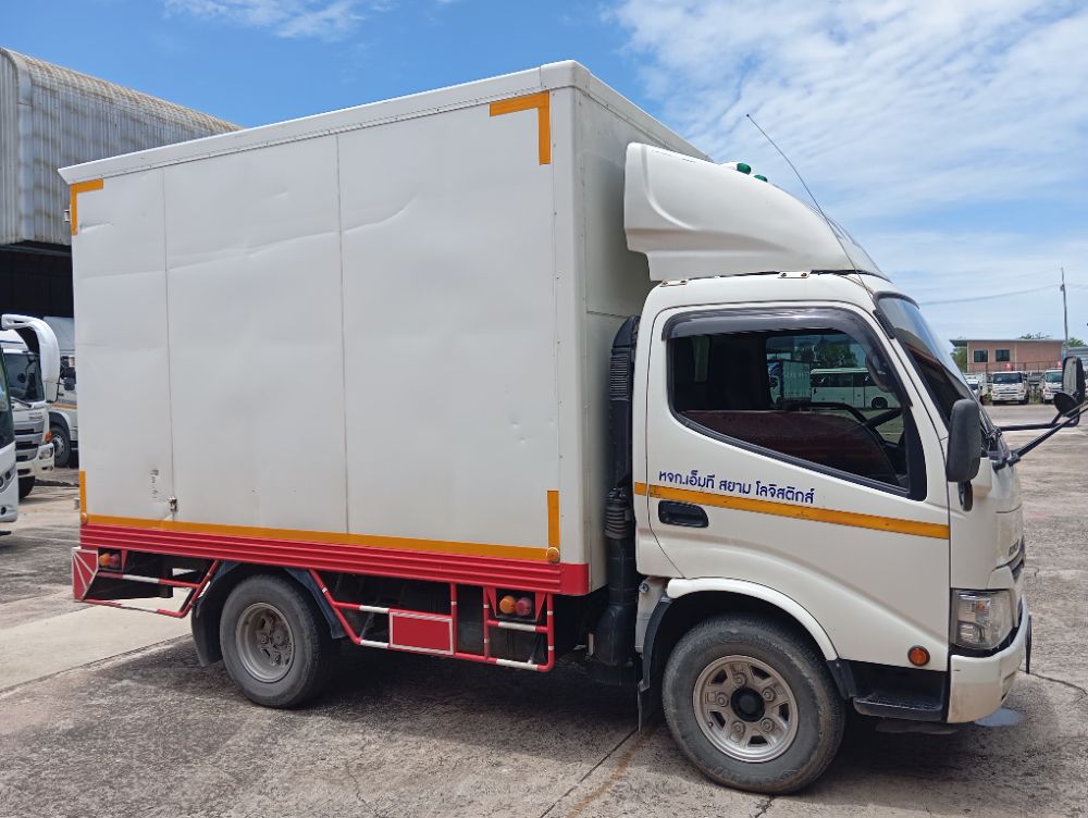 HINO 300 INNOVATOR (ATOM) XZU600R-4W HINO 300 INNOVATOR (ATOM) XZU600R-4W