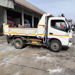 HINO 300 INNOVATOR XZU600R-HKTQLT3   150แรงม้า รถบรรทุก 6ล้อ ดั้มพ์ ปี2021 เลขไมล์น้อยกว่า 500,000 กม. (ทะเบียน 81-5048)