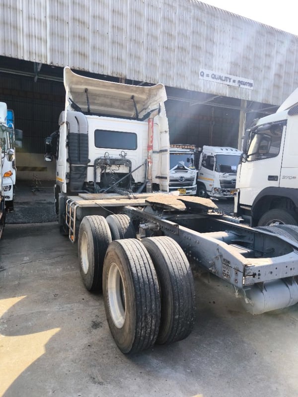 VOLVO FM 400 FM1362T34400ALS 400แรงม้า รถบรรทุก หัวลาก 10ล้อ หัวลาก เฉพาะหัว ปี2006 เลขไมล์มากกว่า 800,000 กม. (ทะเบียน 68-3736) VOLVO FM 400 FM1362T34400ALS 400แรงม้า รถบรรทุก หัวลาก 10ล้อ หัวลาก เฉพาะหัว ปี2006 เลขไมล์มากกว่า 800,000 กม. (ทะเบียน 68-3736)