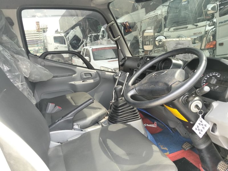 HINO 300 INNOVATOR XZU600R-HKMQLT3 150 แรงม้า รถบรรทุก 6ล้อ ดั้มพ์ ปี2023 เลขไมล์น้อยกว่า 100,000 กม. (ทะเบียน 72-5993)