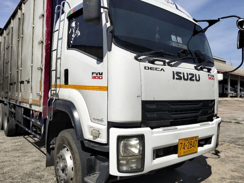 ISUZU ISUZU FVM300 "FVM34TSXXT ISUZU  221แรงม้า รถบรรทุก 6ล้อ ตู้แห้ง ปี2017