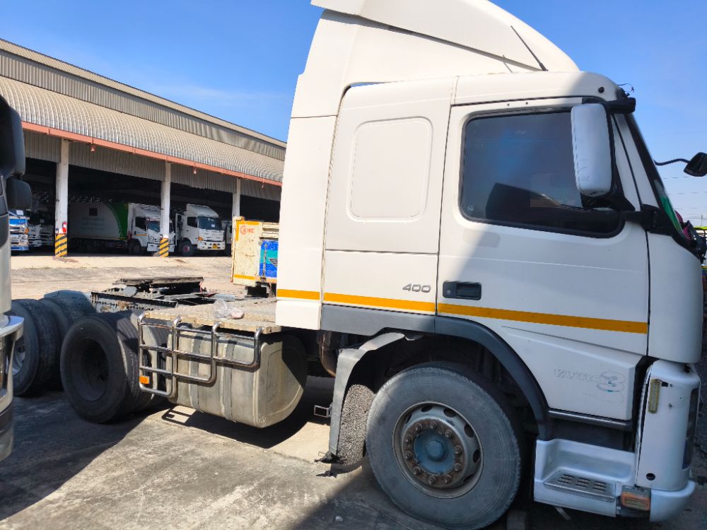 VOLVO VOLVO FM 400 "VOLVO FM1362T34400ALS 400แรงม้า รถบรรทุก หัวลาก 10ล้อ หัวลาก เฉพาะหัว ปี2006 เลขไมล์มากกว่า 800,000 กม. VOLVO VOLVO FM 400 "VOLVO FM1362T34400ALS 400แรงม้า รถบรรทุก หัวลาก 10ล้อ หัวลาก เฉพาะหัว ปี2006 เลขไมล์มากกว่า 800,000 กม.
