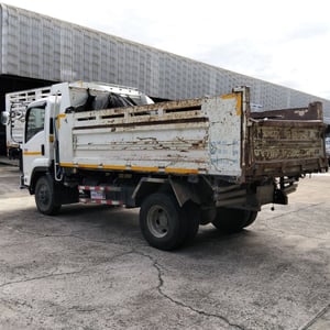 ISUZU FRR210 FRR90HSXFU 210แรงม้า รถบรรทุก 6ล้อ ดั้มพ์ ปี2023 เลขไมล์น้อยกว่า 100,000 กม. (ทะเบียน 81-3359)