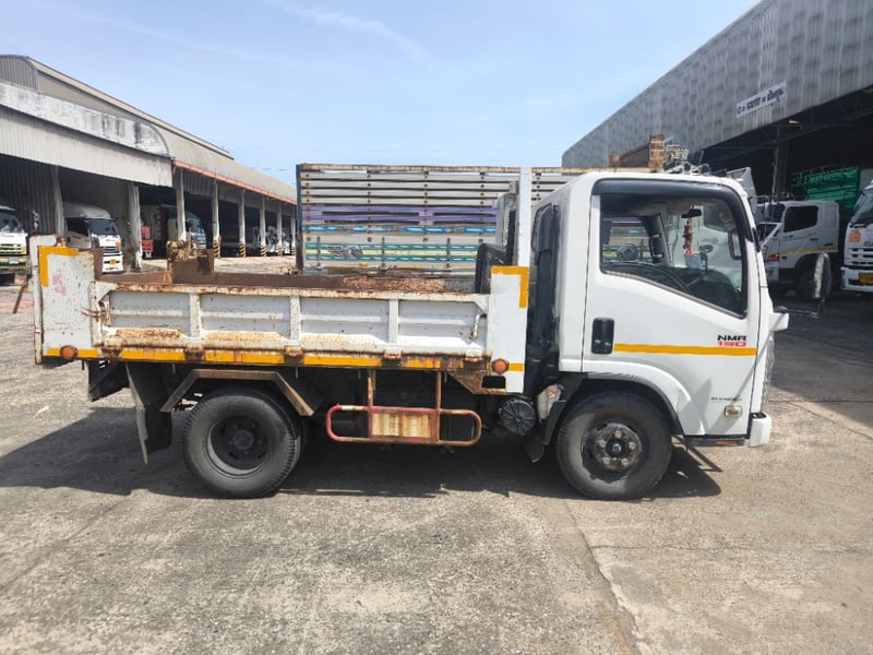 ISUZU NMR130 NMR85EXXXU 130แรงม้า รถบรรทุก 6ล้อ ดั้มพ์ ปี2020