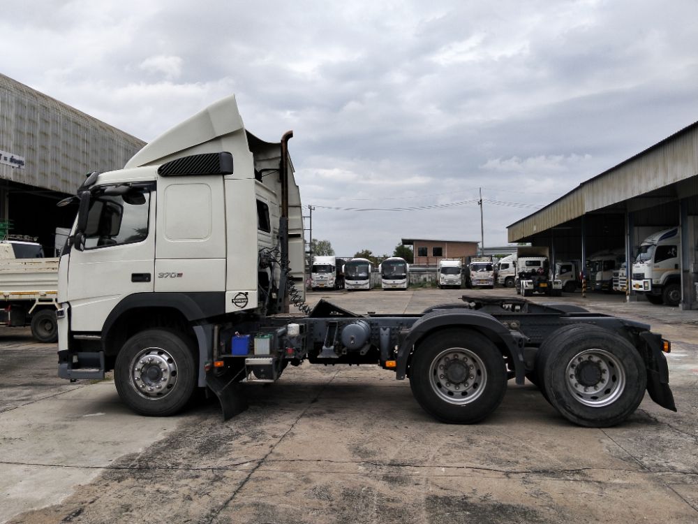 VOLVO VOLVO  FM 370	"VOLVO FM1162T34370ALSM 370แรงม้า รถบรรทุก 10ล้อ หัวลาก เฉพาะหัว ปี2015 เลขไมล์มากกว่า 800,000 กม.