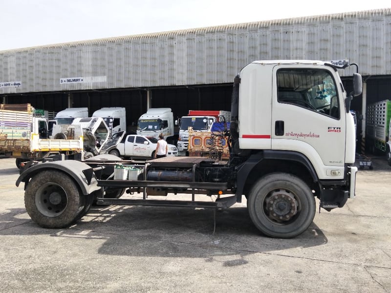 ISUZU FTR 240 FTR34JXTXT 240แรงม้า รถบรรทุก 6ล้อ หัวลาก เฉพาะหัว ปี2022 เลขไมล์น้อยกว่า 500,000 กม. (ทะเบียน 74-2712)