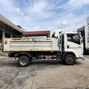 ISUZU FRR210 FRR90HSXFU 210แรงม้า รถบรรทุก 6ล้อ ดั้มพ์ ปี2023 เลขไมล์น้อยกว่า 100,000 กม. (ทะเบียน 81-3359)