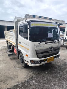 HINO DOMINATOR500 FC9JE1A-CBAHF 210แรงม้า รถบรรทุก 6ล้อ ดั้มพ์ ปี2023 เลขไมล์น้อยกว่า 50,000 กม. (ทะเบียน 69-4715)