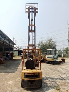 รถยก Komatsu ขนาด 1.5 ตัน เสาสูง 4.3 ม. พร้อมใช้งาน