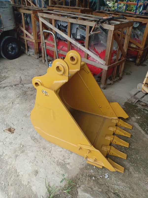 บุ้งกี้ สำหรับรถขุด PC60 ของใหม่ หน้ากว้าง 65 ซม. บุ้งกี้ สำหรับรถขุด PC60 ของใหม่ หน้ากว้าง 65 ซม.