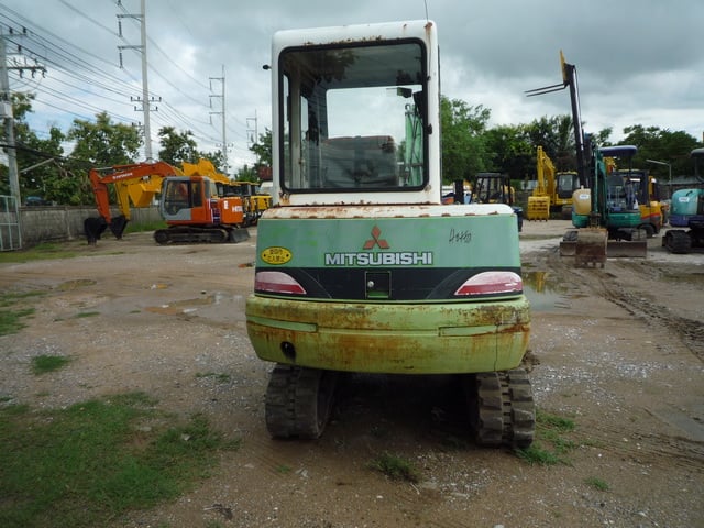 รถขุดนำเข้า MITSUBISHI MM35 หัวเก๋ง เอกสารครบ ลดราคา สภาพพร้อมใช้งาน รถขุดนำเข้า MITSUBISHI MM35 หัวเก๋ง เอกสารครบ ลดราคา สภาพพร้อมใช้งาน