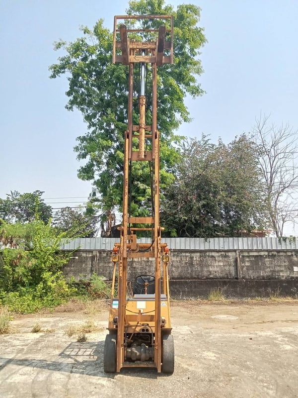 รถยก Komatsu ขนาด 1.5 ตัน เสาสูง 4.3 ม. พร้อมใช้งาน