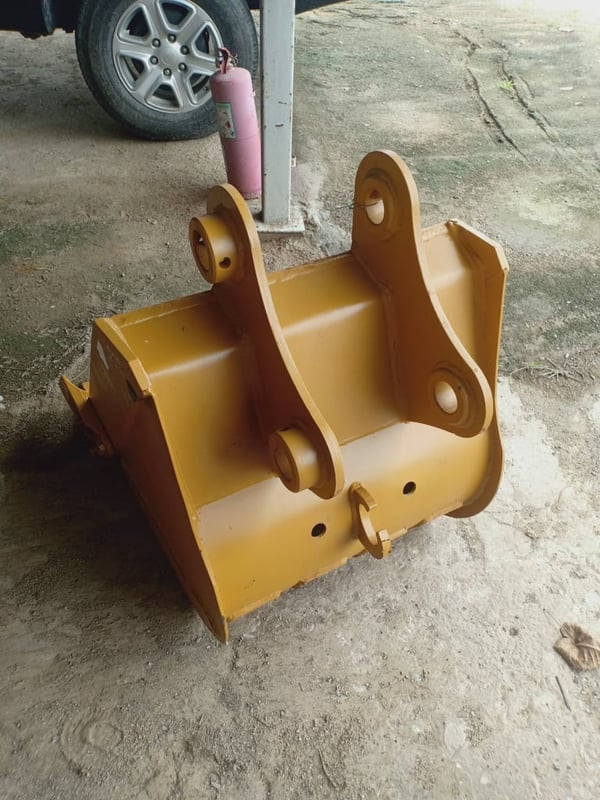 บุ้งกี้ สำหรับรถขุด PC60 ของใหม่ หน้ากว้าง 65 ซม. บุ้งกี้ สำหรับรถขุด PC60 ของใหม่ หน้ากว้าง 65 ซม.