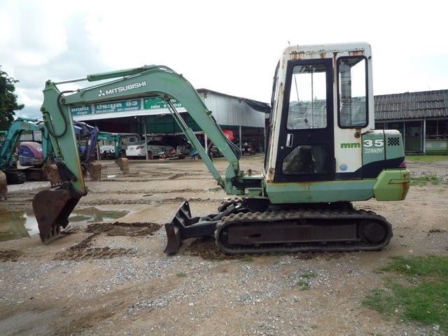 รถขุดนำเข้า MITSUBISHI MM35 หัวเก๋ง เอกสารครบ ลดราคา สภาพพร้อมใช้งาน รถขุดนำเข้า MITSUBISHI MM35 หัวเก๋ง เอกสารครบ ลดราคา สภาพพร้อมใช้งาน