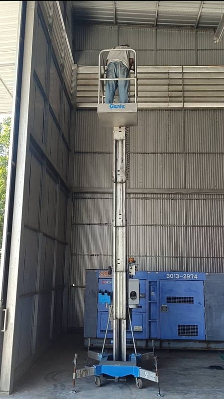 รถกระเช้าไฟฟ้า Genie AWP-25S ทํางานได้สูง 9.57เมตร นําเข้ายี่ปุ่น สะดวกในการขนย้ายง่ายโดยใช้รถกะบะได้ 