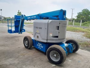 รถกระเช้าทํางานได้สูง 12เมตร GENIE Z34-22 ทํางานได้2ระบบ (ทั้งไฟฟ้าและเครื่องยนต์) นําเข้ายี่ปุ่น  