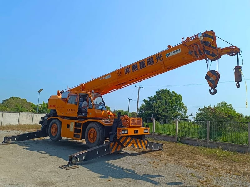 เครน TADANO GR-250N-1 นําเข้าจากยี่ปุ่น ไม่เคยใช้งานในไทย สภาพดี ราคาไม่แพงครับ 