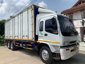 10 ล้อ FVM 230 แรง ปี 48 ตู้ 10 บาน ยาว 7.30 เมตร 