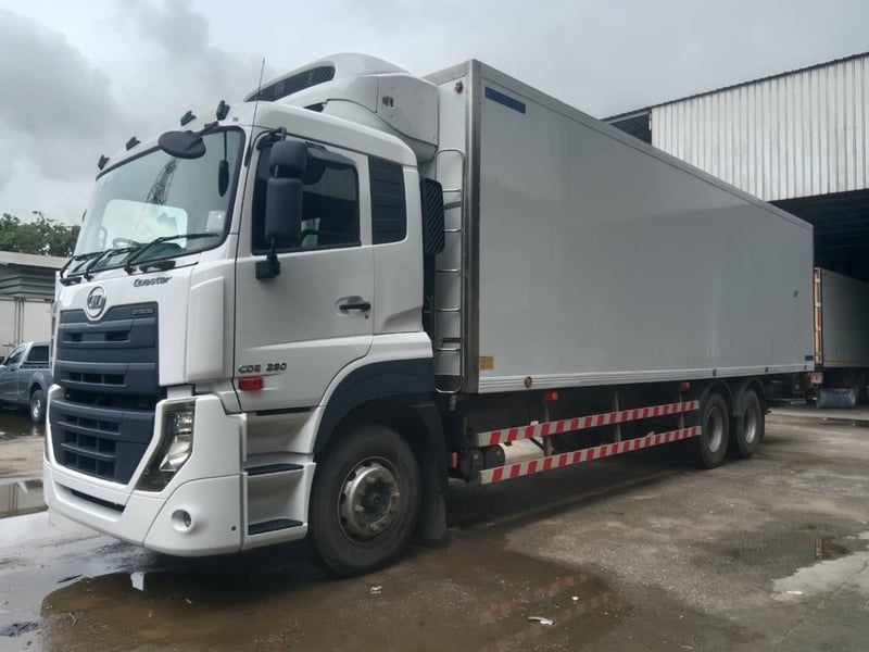 NISSAN UD Ud 280แรงม้า รถบรรทุก 10ล้อ ตู้เย็น ปี2018