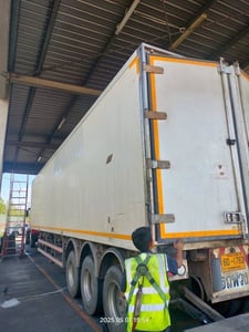 ขายหาง3เพลาตู้เย็น แอร์carrier ยาว12เมตรครึ่ง