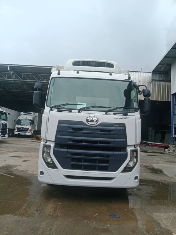 NISSAN UD Ud 280แรงม้า รถบรรทุก 10ล้อ ตู้เย็น ปี2018