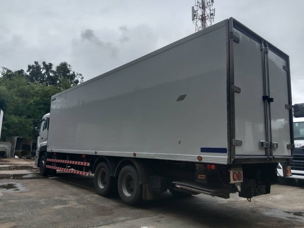 NISSAN UD Ud 280แรงม้า รถบรรทุก 10ล้อ ตู้เย็น ปี2018