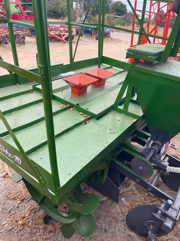 เครื่องปลูกอ้อยร่องคู่