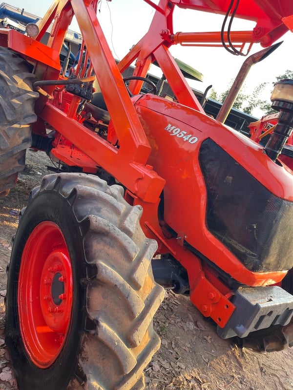 รถไถm9540พร้อมคีบนาซ่า รถไถm9540พร้อมคีบนาซ่า