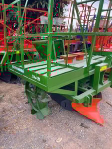 เครื่องปลูกอ้อยร่องคู่