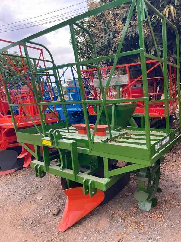 เครื่องปลูกอ้อยร่องคู่