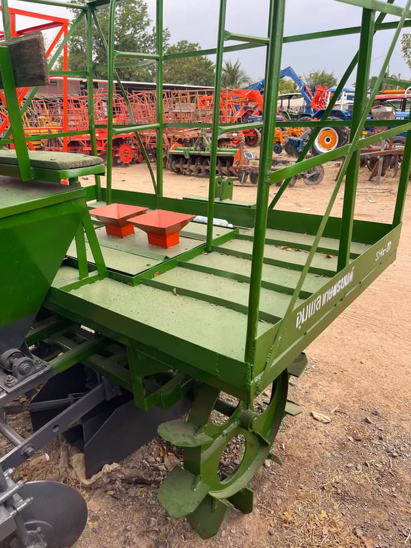 เครื่องปลูกอ้อยร่องคู่