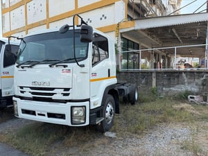 Isuzu FTR 240 แรงม้า 6 ล้อ หัวคัสซี จดทะเบียนปี 58 สนใจโทรสอบถาม 081-8111202 เน้นโทร