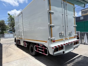 Isuzu FRR 190 แรงม้า ตู้สามบาน กว้าง 2.24 เมตร ยาว 5.5 เมตร สูง 2.25 เมตร จดทะเบียนปี 62 สนใจโทร 0818111202 วีรพงษ์ Isuzu FRR 190 แรงม้า ตู้สามบาน กว้าง 2.24 เมตร ยาว 5.5 เมตร สูง 2.25 เมตร จดทะเบียนปี 62 สนใจโทร 0818111202 วีรพงษ์