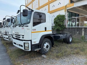 Isuzu FTR 240 แรงม้า 6 ล้อ หัวคัสซี จดทะเบียนปี 58 สนใจโทรสอบถาม 081-8111202 เน้นโทร