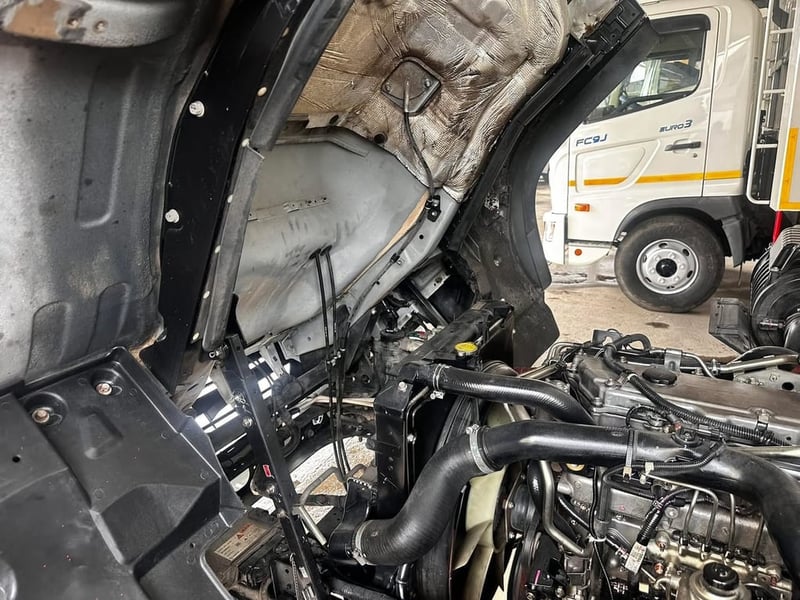 Isuzu FRR 190 แรงม้า จดทะเบียนปี 62 ตู้สามบานยาว 5.6 เมตร สภาพพร้อมใช้งาน สนใจโทรสอบถาม 081-8111202 เน้นโทรรถอยู่ใกล้เดอะมอลล์บางแค