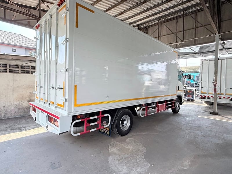 Isuzu FRR 190 แรงม้า จดทะเบียนปี 62 ตู้สามบานยาว 5.6 เมตร สภาพพร้อมใช้งาน สนใจโทรสอบถาม 081-8111202 เน้นโทรรถอยู่ใกล้เดอะมอลล์บางแค