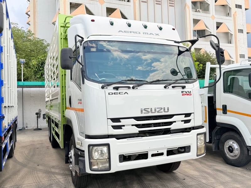 Isuzu 240 แรงม้า จดทะเบียนปี59 กระบะเหล็ก ช่วงยาว 7.5 เมตร ยางใหม่ 10 เส้น สภาพเดิมสวยเครื่องเกียร์เฟืองท้ายสมบูรณ์พร้อมใช้งาน สนใจโทรสอบถาม 081-8111202