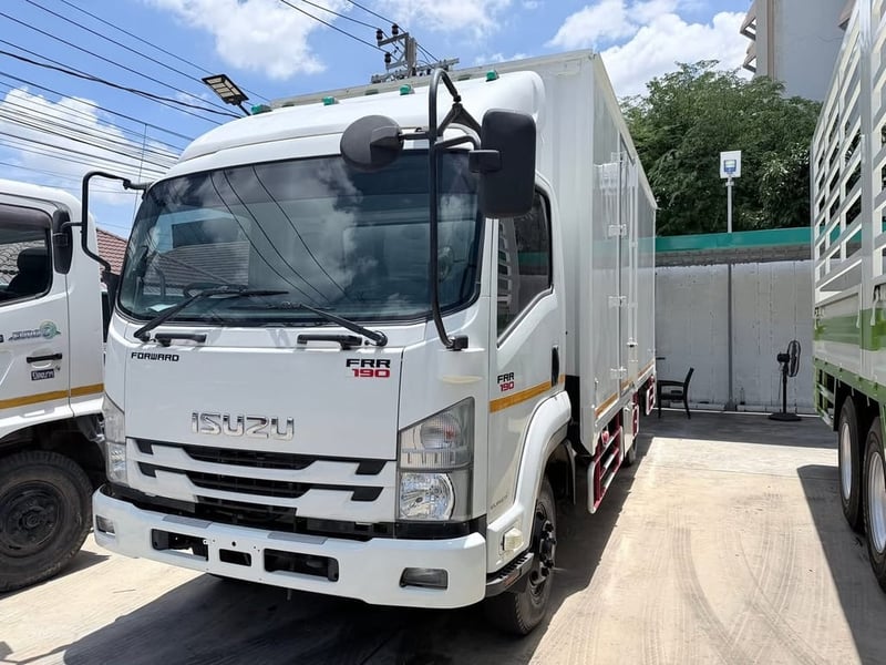 Isuzu FRR 190 แรงม้า ตู้สามบาน กว้าง 2.24 เมตร ยาว 5.5 เมตร สูง 2.25 เมตร จดทะเบียนปี 62 สนใจโทร 0818111202 วีรพงษ์ Isuzu FRR 190 แรงม้า ตู้สามบาน กว้าง 2.24 เมตร ยาว 5.5 เมตร สูง 2.25 เมตร จดทะเบียนปี 62 สนใจโทร 0818111202 วีรพงษ์