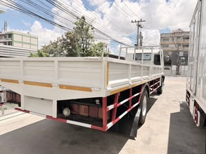 Hino Victor 6 ล้อ 240 แรงม้า จดทะเบียนปี 63 กระบะช่วงยาว 7.5 เมตร มีเว้นเครนให้ สนใจติดต่อ 081-811-1202 วีรพงษ์ Hino Victor 6 ล้อ 240 แรงม้า จดทะเบียนปี 63 กระบะช่วงยาว 7.5 เมตร มีเว้นเครนให้ สนใจติดต่อ 081-811-1202 วีรพงษ์