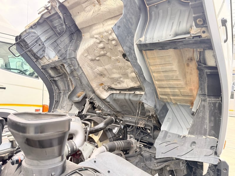Hino FG 260 แรงม้า หัวลาก 6 ล้อ ปี 63 สภาพเดิมสวยไม่มีเฉี่ยวชนพร้อมใช้งานโทรสอบถาม 081-8111202